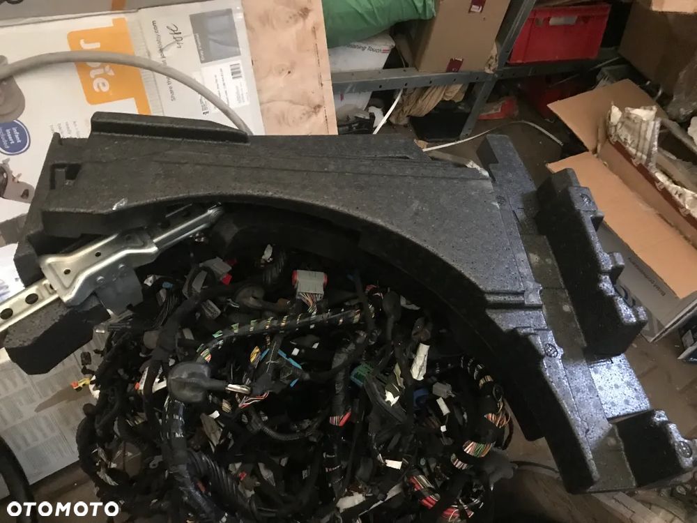 WKLAD  STYROPIAN BAGAŻNIKA LEWAREK QUASHAI J10 - 1