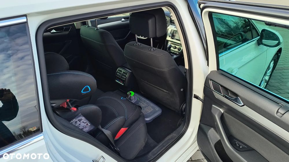 Volkswagen Passat - 19