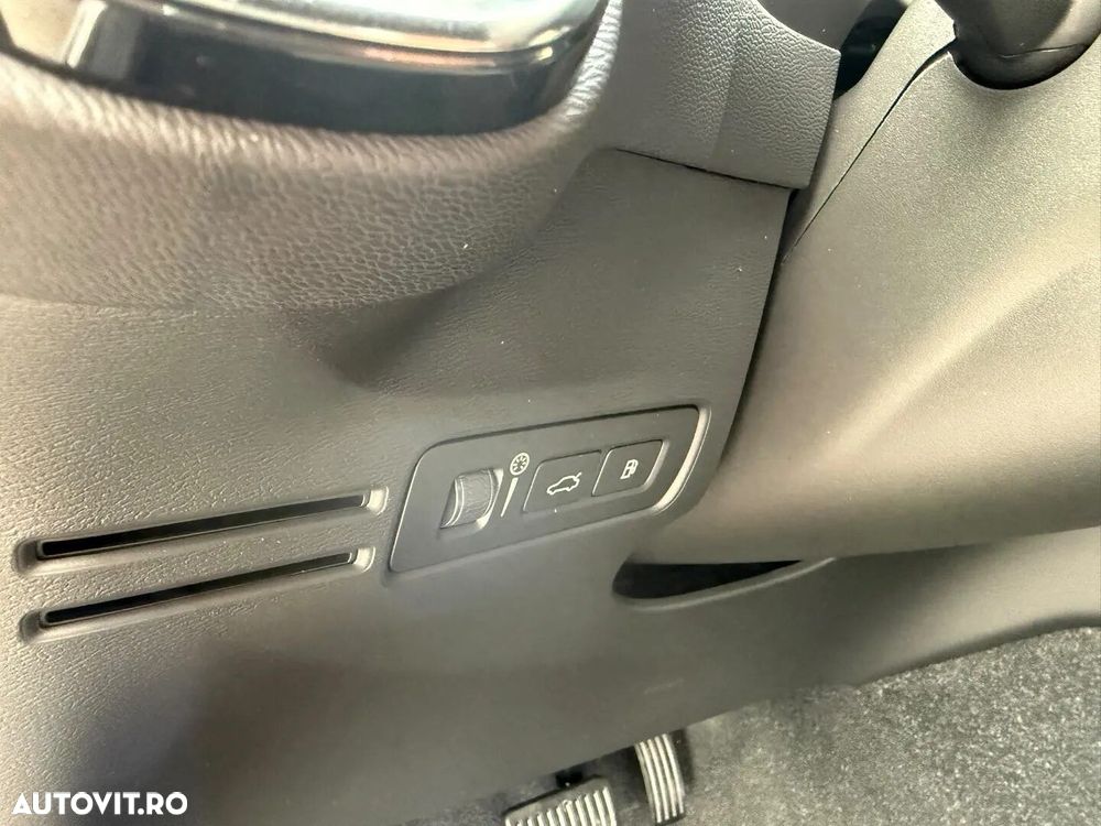 VOLVO XC40 2022 — imagine 12
