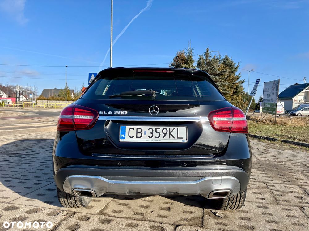 Mercedes-Benz GLA 200 7G-DCT - 18