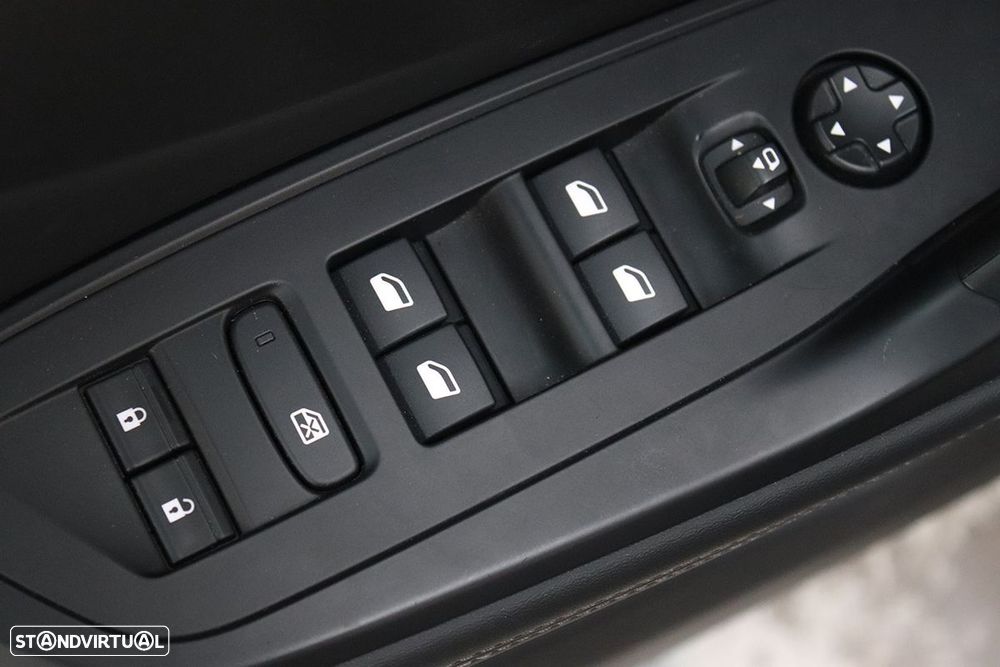 Peugeot 408 1.2 PureTech Allure EAT8 - 20