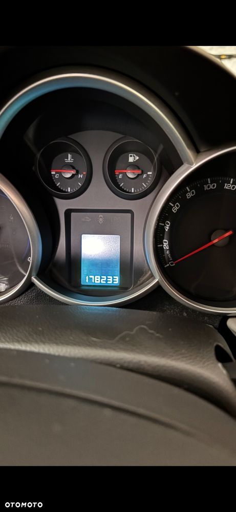 Chevrolet Cruze 1.6 LS - 4