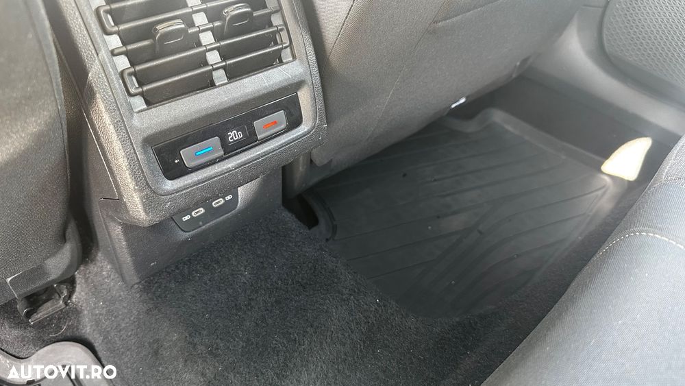 Volkswagen Golf 2.0 TDI DSG Style - 33