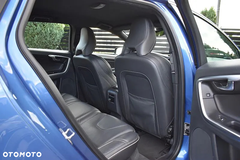Volvo V60 D4 R-Design - 22