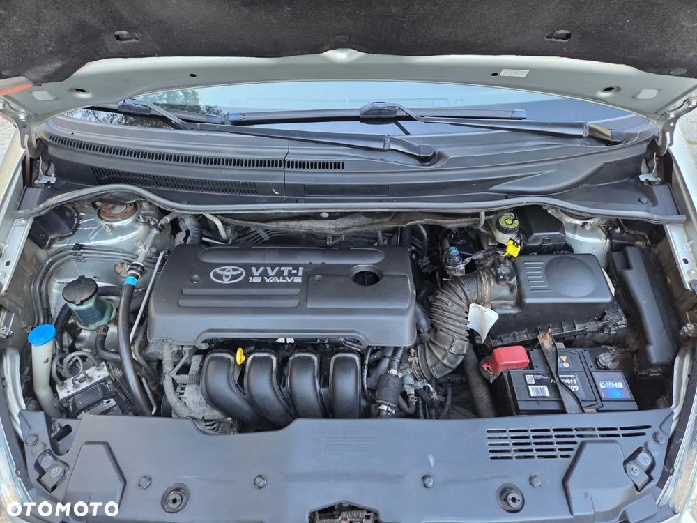 Toyota Corolla Verso - 8