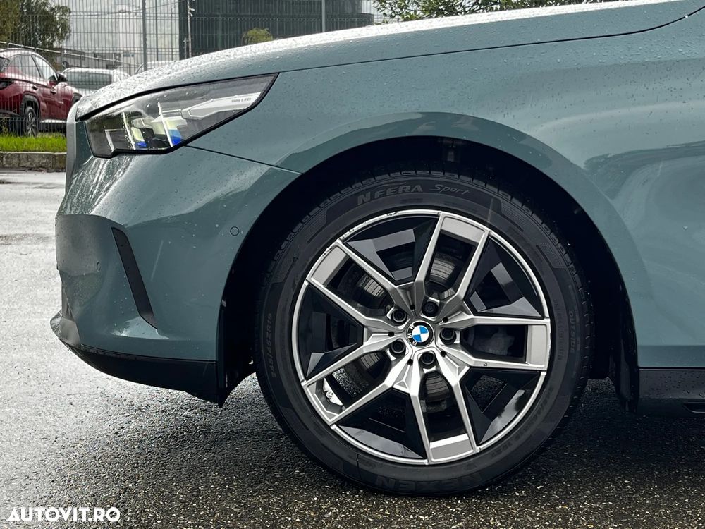 BMW Seria 5 520i AT MHEV - 40