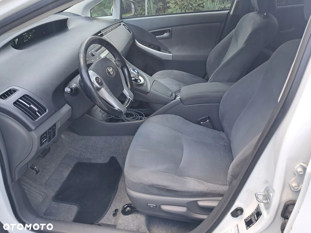 Toyota Prius 1.8 HSD Premium - 12
