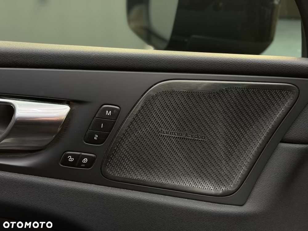 Volvo XC 60 B4 D AWD Ultimate Dark - 14