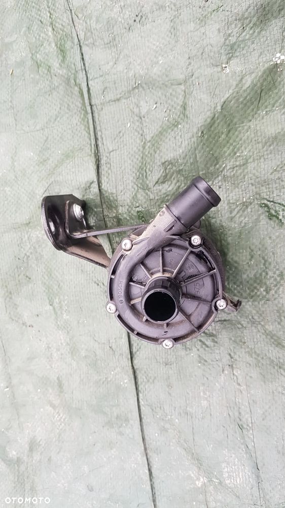 SKODA OCTAVIA IV DODATKOWA POMPA WODY 04L965567 - 3