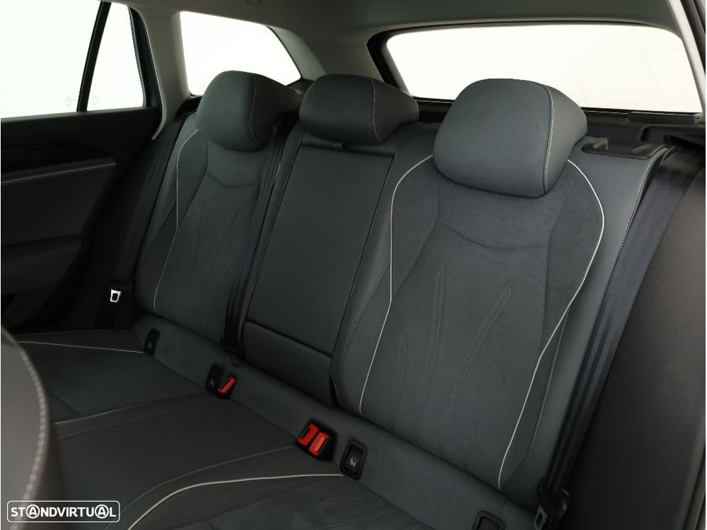 VW Passat Variant - 16
