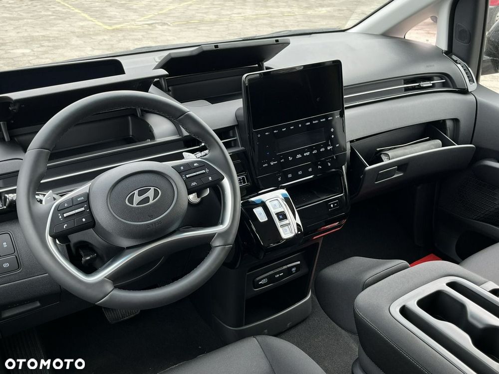 Hyundai Staria - 29