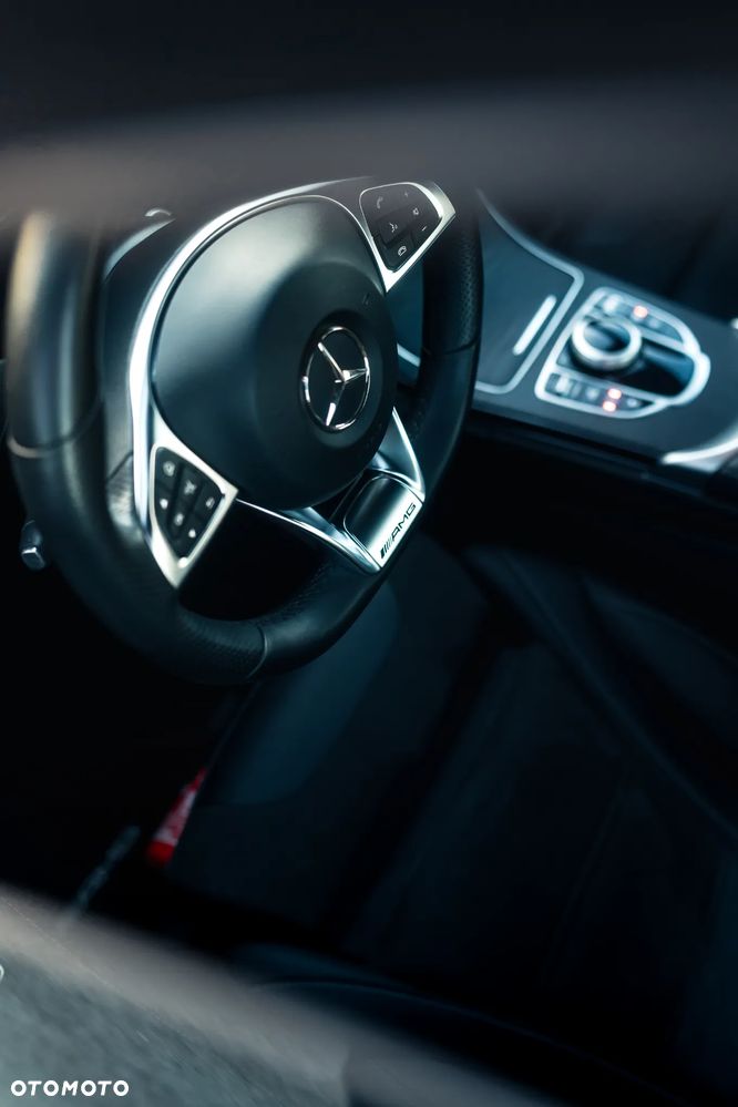 Mercedes-Benz Klasa C AMG 63 AMG Speedshift 7G-MCT - 16