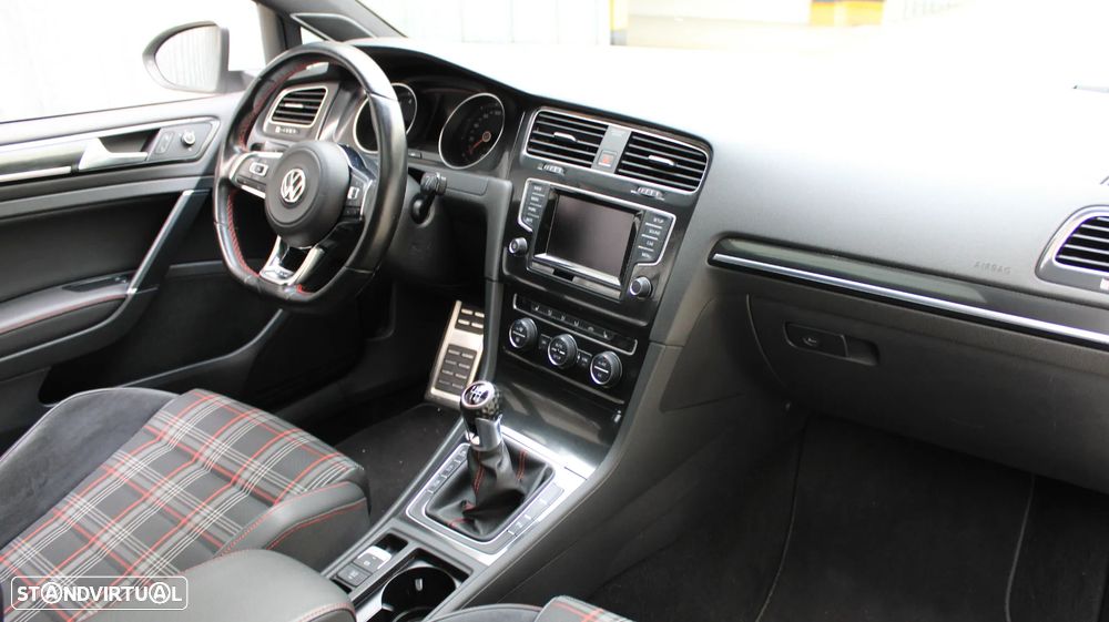 VW Golf GTI Performance BlueMotion - 11