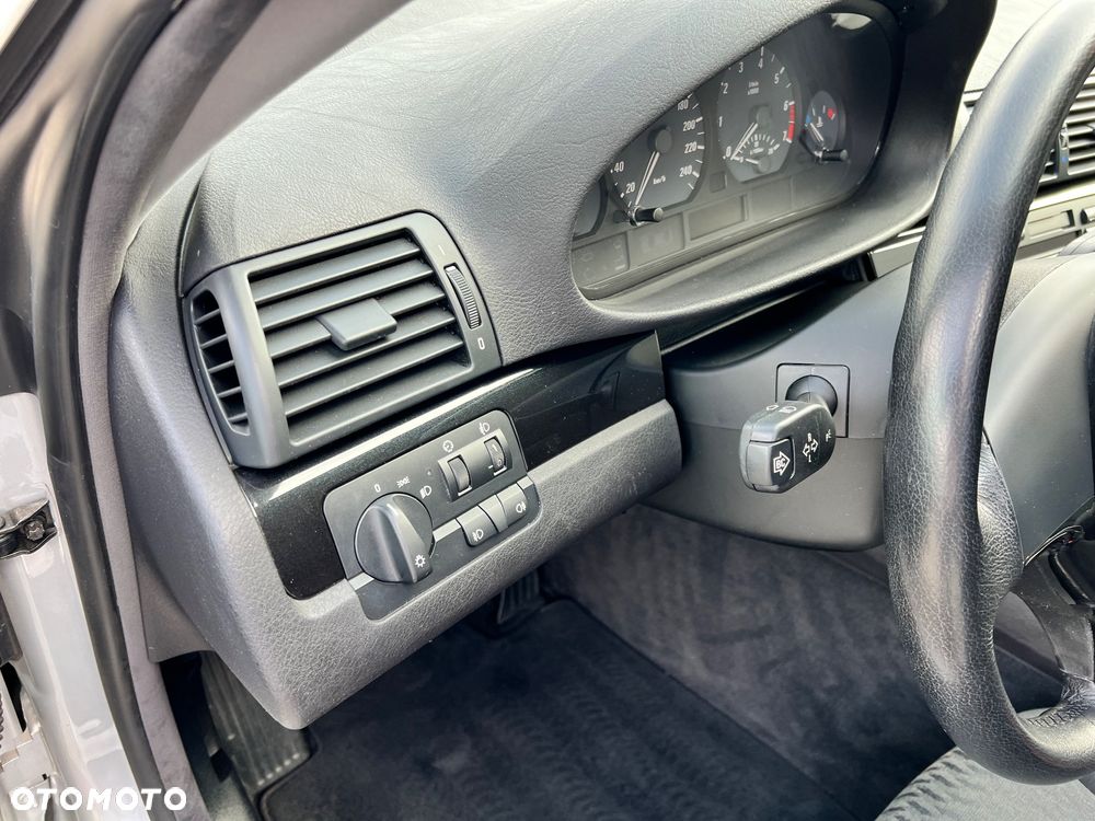 BMW Seria 3 - 16