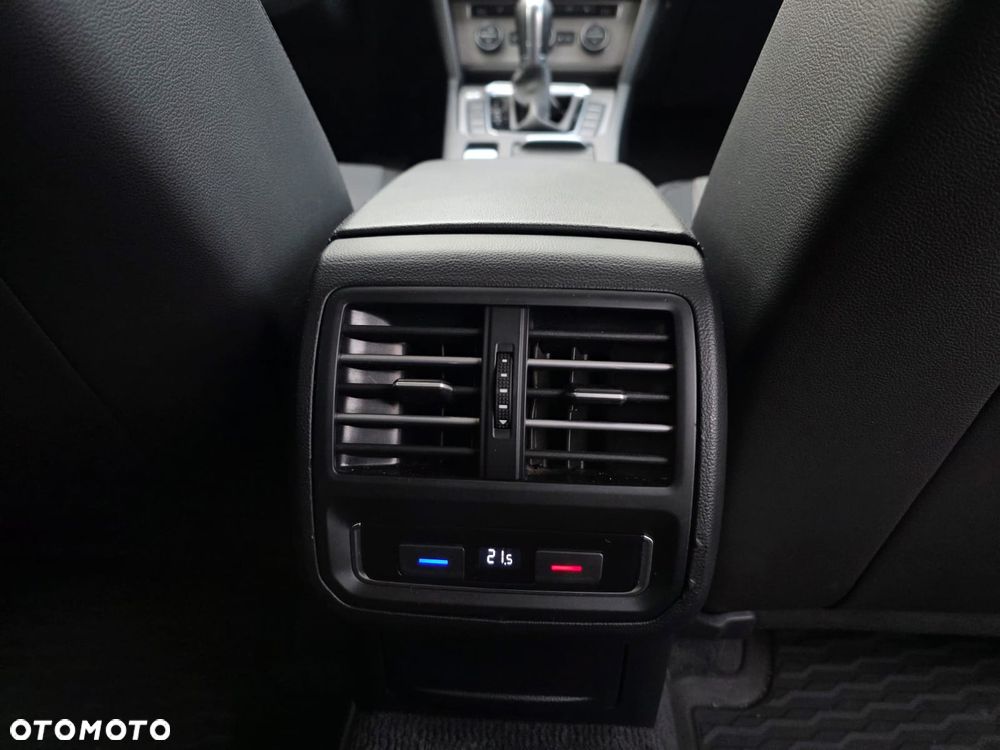 Volkswagen Passat 2.0 TDI SCR DSG Comfortline - 22