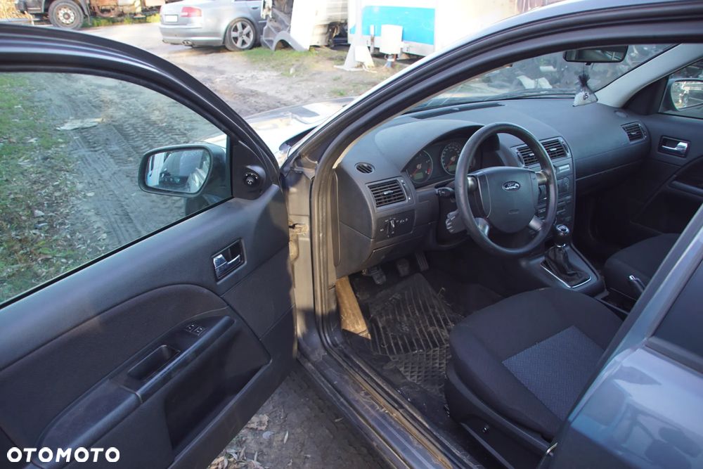 Auto na części - Ford Mondeo MK3 Lift 2.0 TDCI 130 KM 4S7Q-6006-EA 5S7R-7002-CA 2MWE 2005R Silnik Skrzynia Drzwi Maska Klapa Zderzak Błotnik Szyba Lusterko Deska Kokpit Sterownik Moduł Czujnik Licznik Kierownica Panel - 10