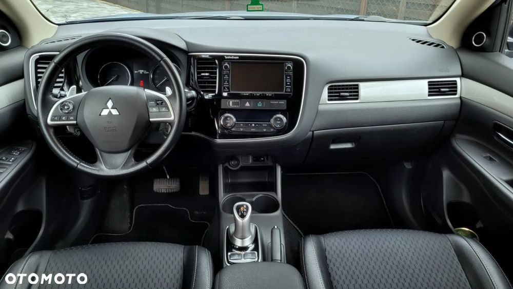 Mitsubishi Outlander - 13
