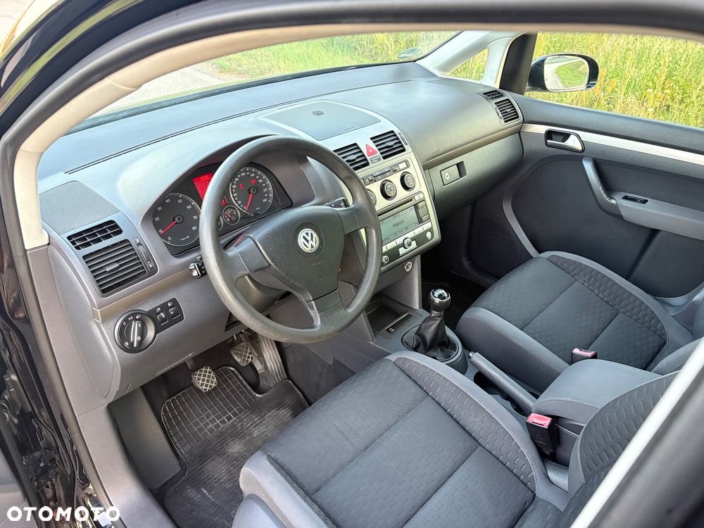 Volkswagen Touran - 19