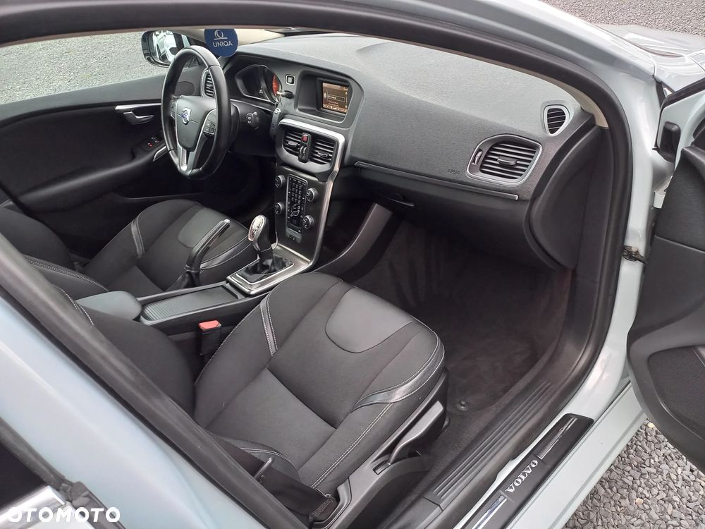 Volvo V40 D3 Momentum - 24