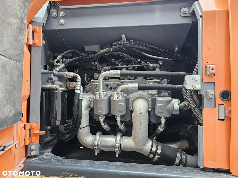 Hitachi ZX300LC-6 - 12