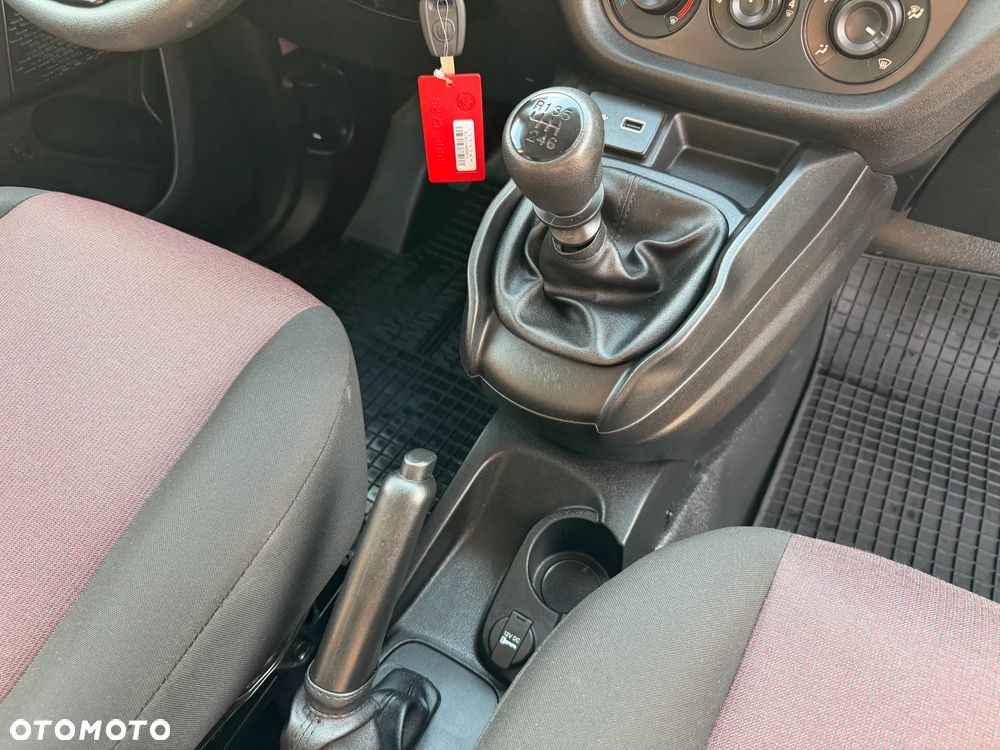 Fiat DOBLO VAN VAT-1 Homologacja cięż. DMC: 2145kg Ładowność 706kg MOCNY SILNIK 1.6 MultiJet, 105KM Emisja Euro-6, Skrzynia biegów 6-cio stopniowa! ORYGINALNA ZABUDOWA PAKI, BOCZNE DRZWI PRZESUWNE, RADIO FABRYCZNE, Hak 1300kg, PODGRZEWANE FOTELE Z REG. I PODŁOKIETNIKIEM, BAGAŻNIK DACHOWY ORYGINALNY FIAT, PARKTRONIKI, ALARM.. - 25