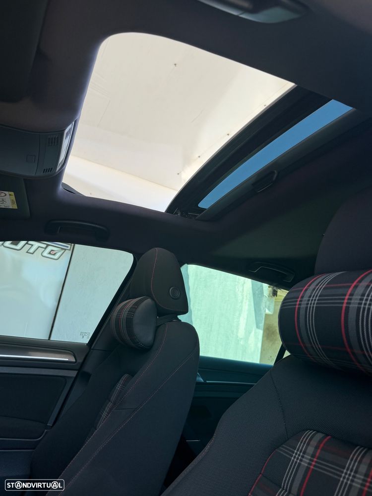 VW Golf 2.0 TSI GTI DSG Performance - 36