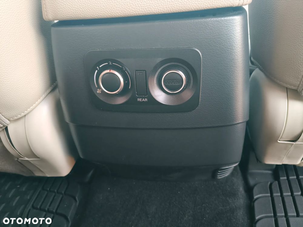 Mitsubishi Pajero - 27