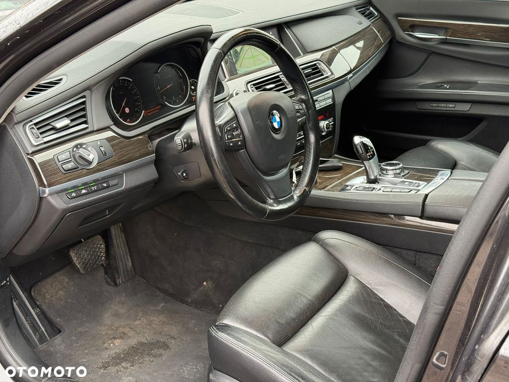 BMW Seria 7 740d xDrive - 13