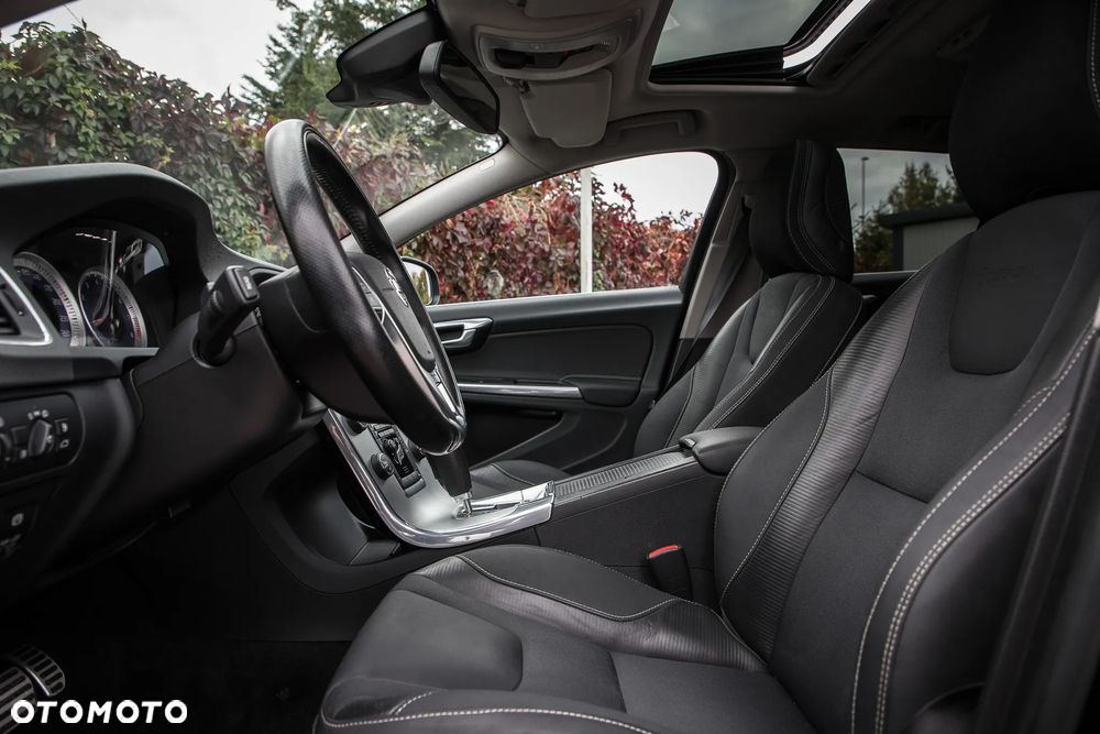 Volvo V60 T6 AWD Geartronic RDesign - 17