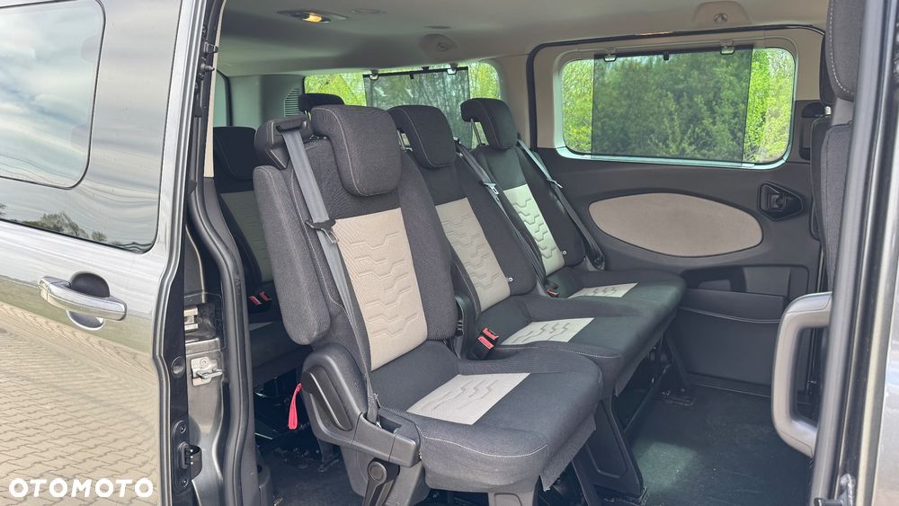 Ford Tourneo Custom - 23