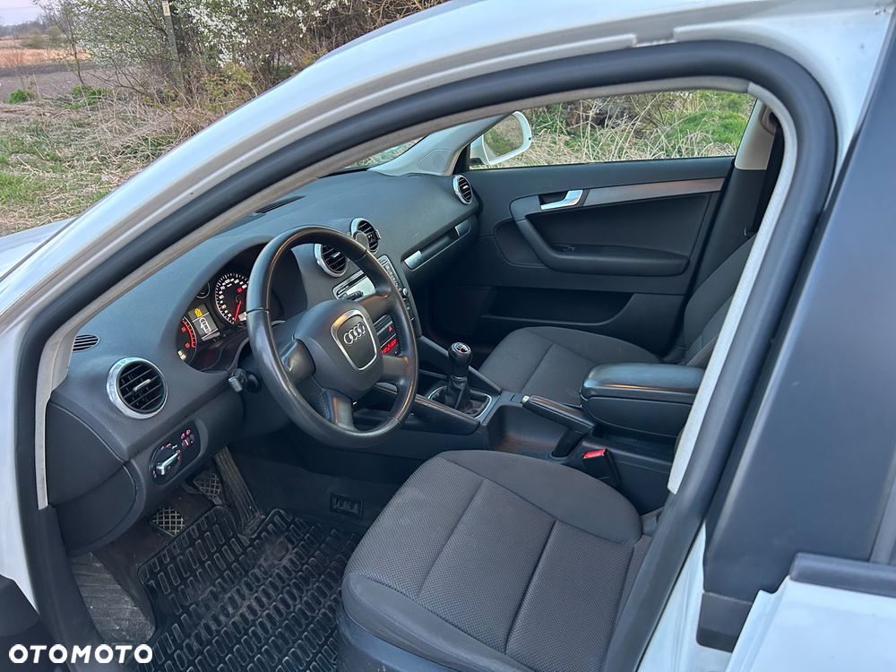 Audi A3 Sportback 2.0 TDI DPF Attraction - 5