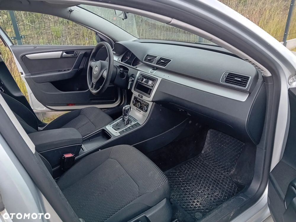 Volkswagen Passat 2.0 TDI Trendline DSG - 10