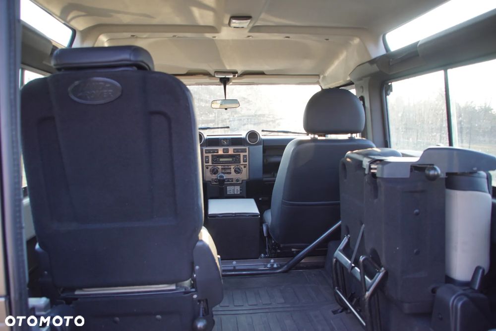 Land Rover Defender - 11