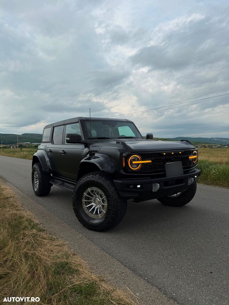 Ford Bronco - 3