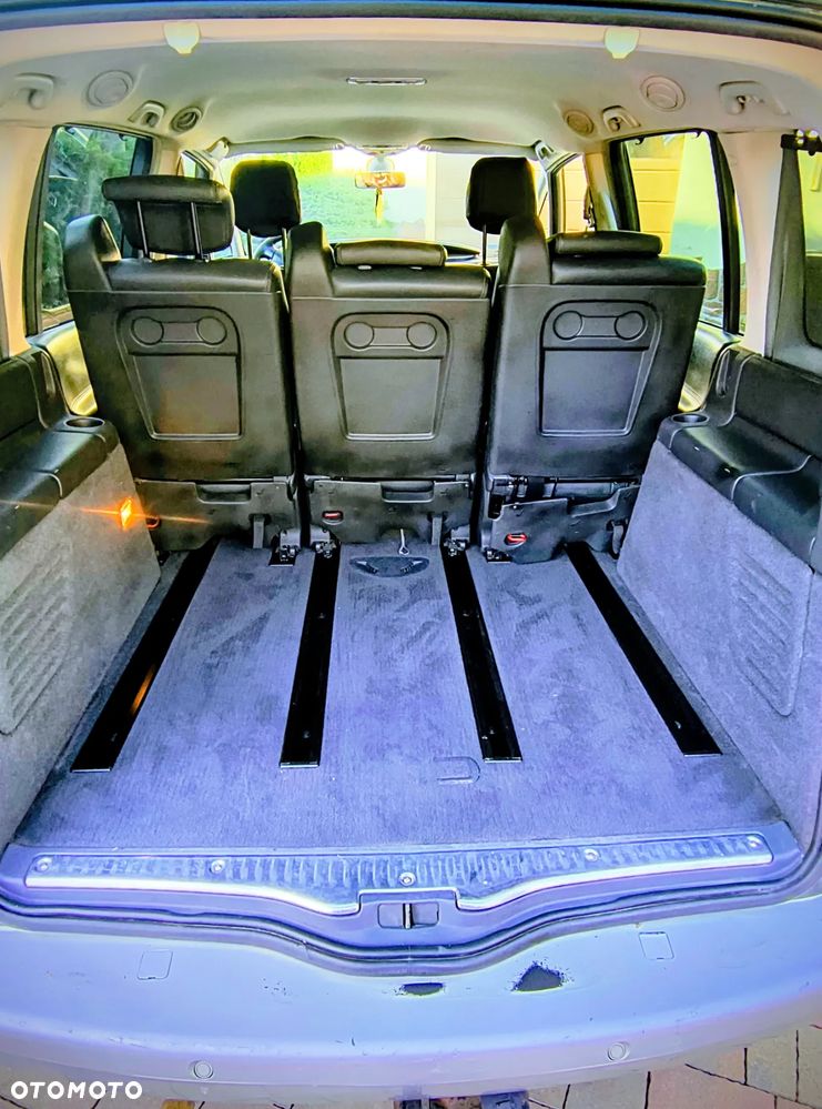 Renault Espace 2.0 dCi 175 FAP Initiale - 9