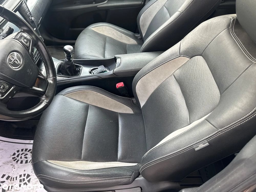 Toyota Avensis 2.0 D-4D Selection - 19