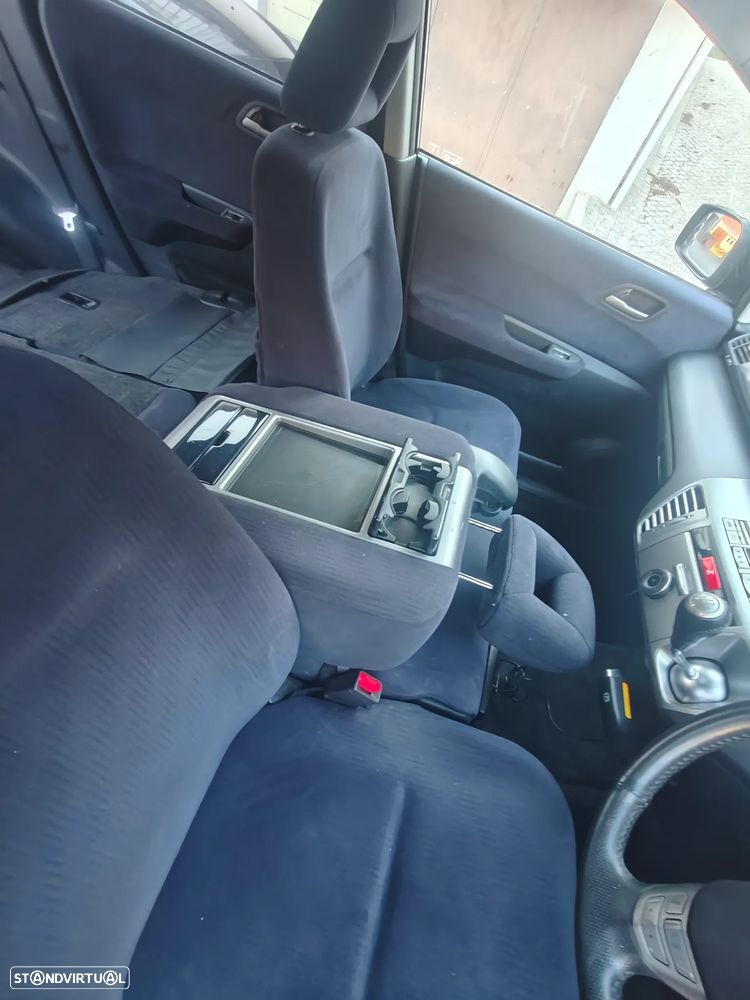 Honda FR-V - 11
