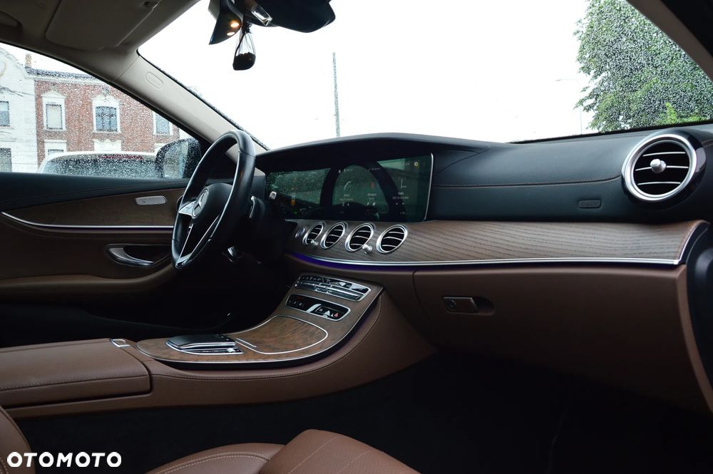 Mercedes-Benz Klasa E 300 9G-TRONIC AMG Line - 16