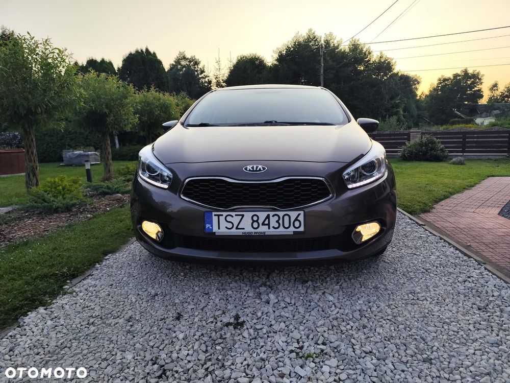 Kia Ceed - 11