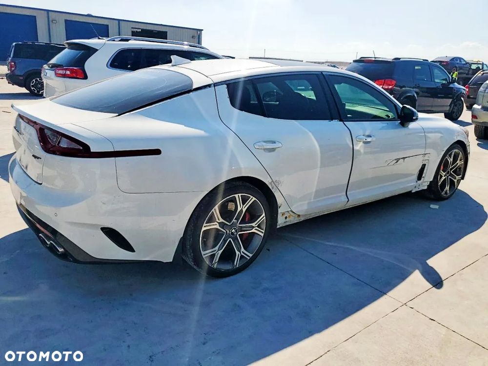 Kia Stinger - 3