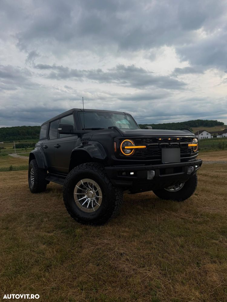 Ford Bronco - 8
