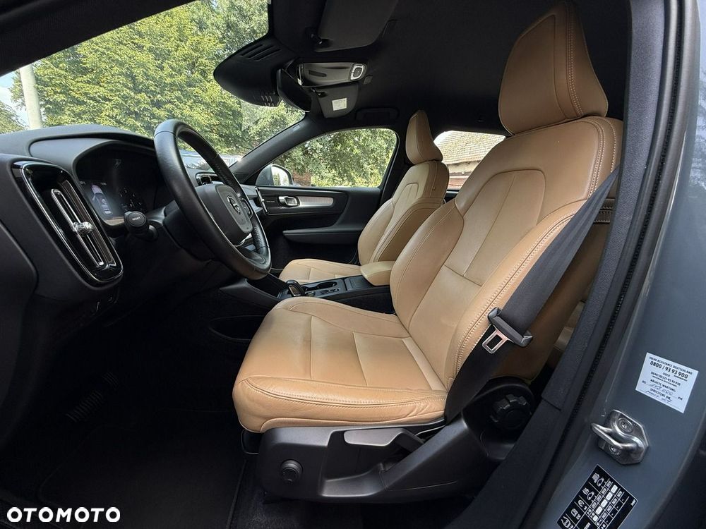 Volvo XC 40 D4 AWD Momentum Pro - 35