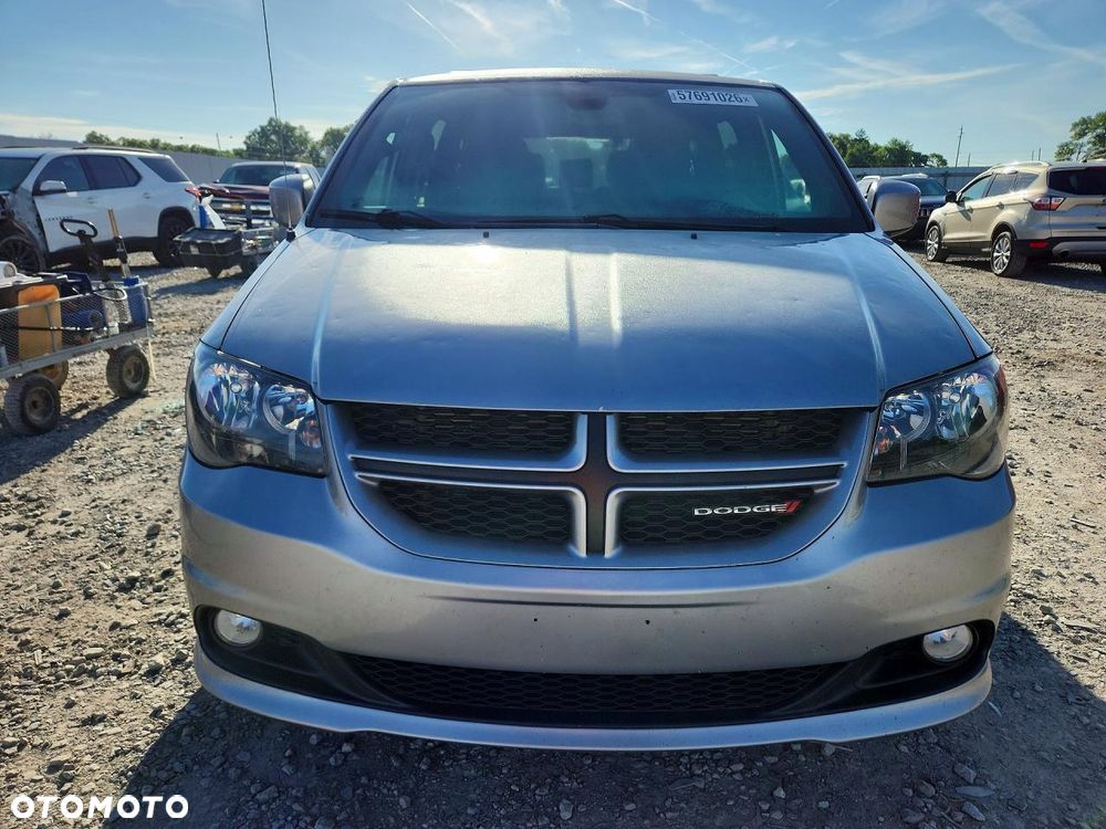 Dodge Grand Caravan - 5