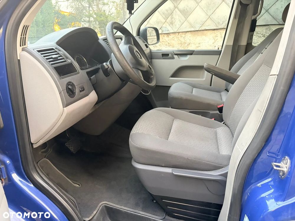 Volkswagen Caravelle - 5
