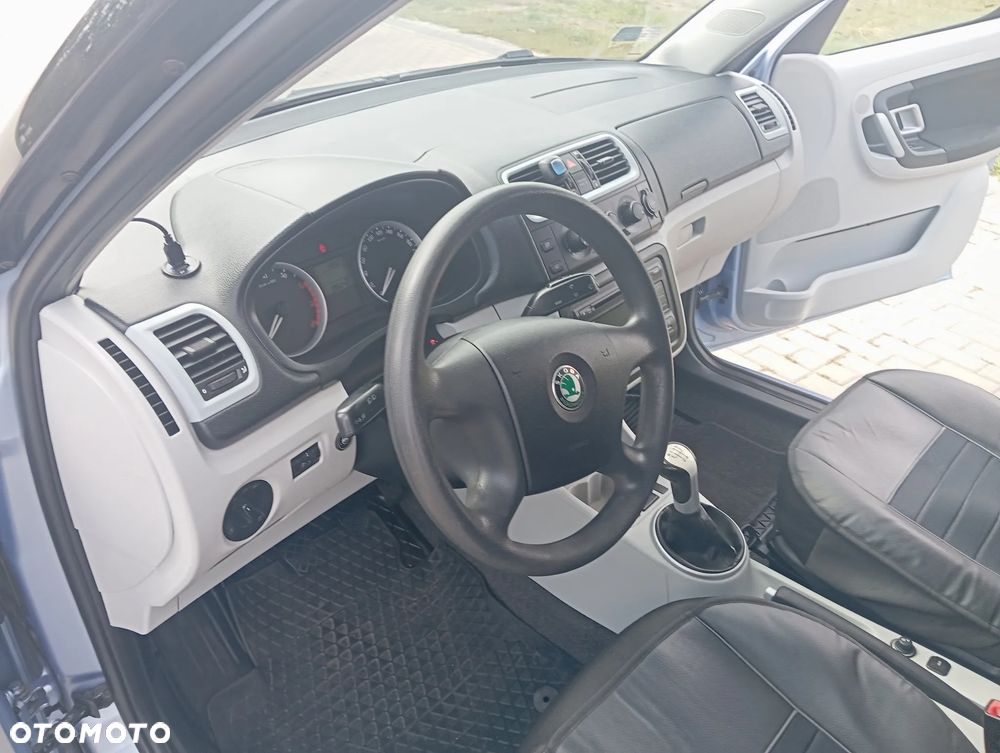 Skoda Roomster 1.6 16V Scout PLUS EDITION - 8