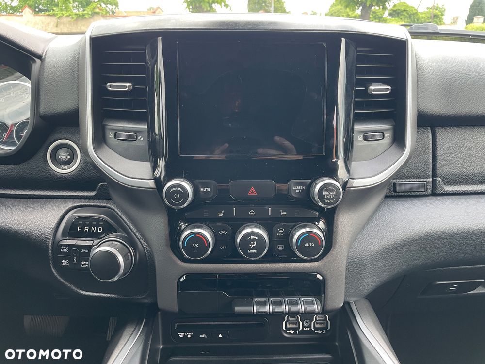 RAM 1500 5.7 Crew Cab Bighorn - 24