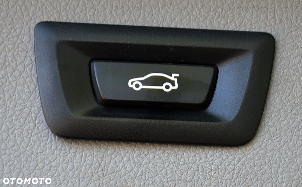 BMW Seria 3 318d DPF - 12