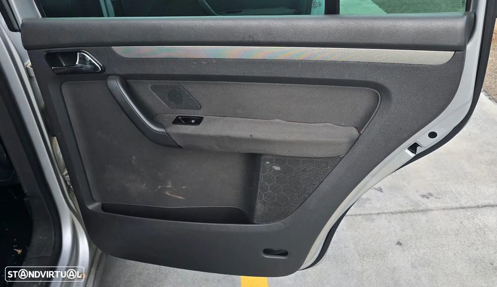 VW Touran 2.0 Gasolina de 2006 - VIATURA PARA PEÇAS - 13