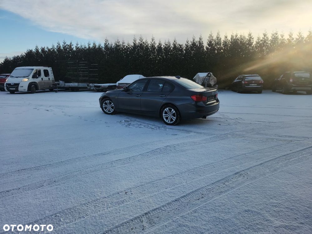 BMW Seria 3 316d Sport Line - 3