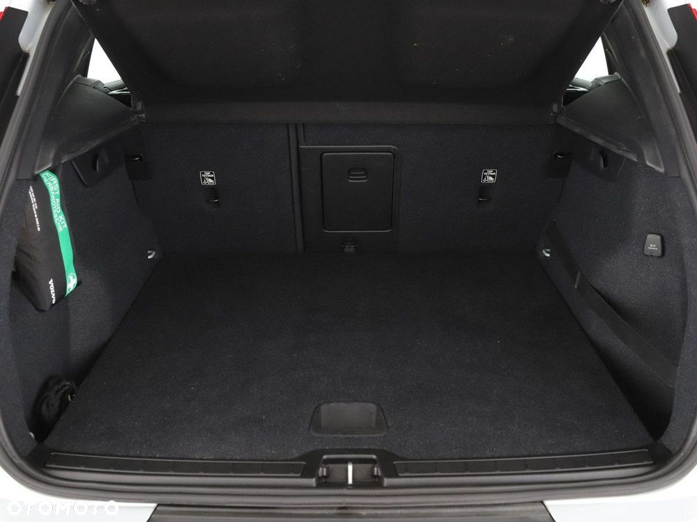 Volvo XC 40 T3 Momentum Pro - 21